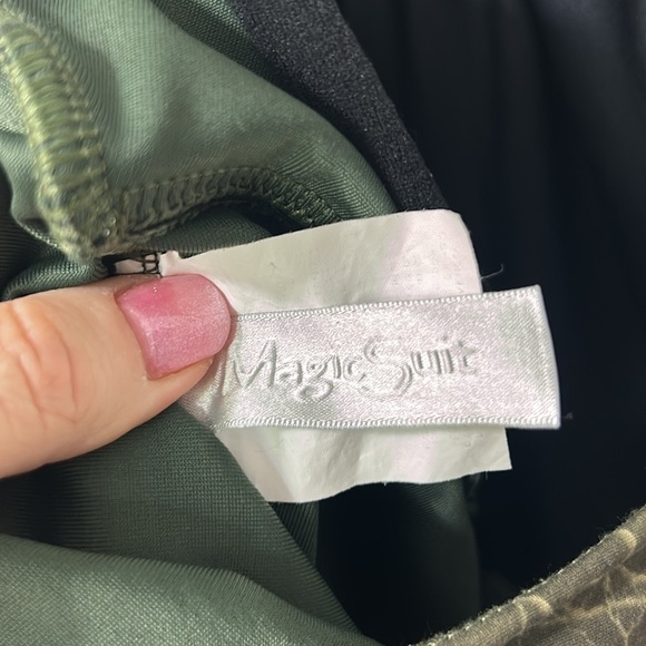 MagicSuit by MiricleSuit Green Croc look One Piece Swimming Suit Size Medium - Picture 3 of 3